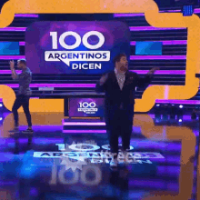 Bailando Dario Barassi GIF - Bailando Dario Barassi 100argentinos Dicen GIFs