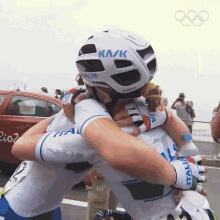 Hug Elisa Longo Borghini GIF - Hug Elisa Longo Borghini Olympics GIFs