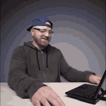 Unbox Therapy Good GIF - Unbox Therapy Good Lewis Hilsenteger GIFs