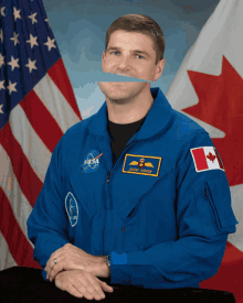 Jeremy Hansen Astronaut GIF - Jeremy Hansen Astronaut Flag GIFs