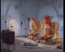 гномик гном семья телевизор отдых дома GIF - Gnome Family Tv GIFs