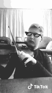 Violin Tik Tok GIF - Violin Tik Tok Playing GIFs