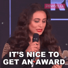 Its Nice To Get An Award Rani Mukerji GIF - Its Nice To Get An Award Rani Mukerji Pinkvilla GIFs