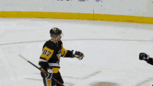 Pittsburgh Penguins Kris Letang GIF - Pittsburgh Penguins Kris Letang Sidney Crosby GIFs