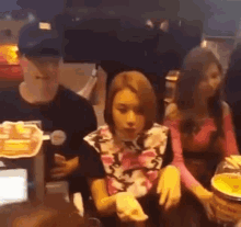 Chaeyoung Chaeyoung Taking Orders GIF - Chaeyoung Chaeyoung Taking Orders Twice Restaurant GIFs