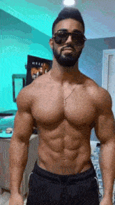 Hunk Muscle Guy GIF - Hunk Muscle Guy Bodybuilder GIFs