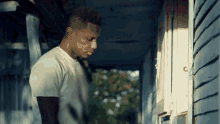 Slipping A Note Under The Door Fabolous GIF - Slipping A Note Under The Door Fabolous Myfabolouslife GIFs