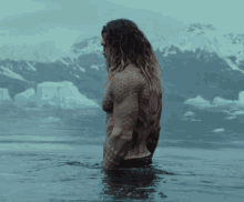 aquaman justice league muscles ripped turn around