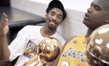 Kobe Bryant Shaq GIF - Kobe Bryant Shaq Trophy GIFs
