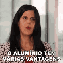 a woman says " o aluminio tem varias vantagens "
