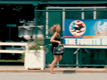 Jennifer Aniston GIF - Jennifer Aniston Run GIFs