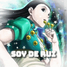 a picture of a girl with the words soy de rui written below her