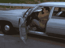 Seinfeld Taught Me How To Help My Community. GIF - Seinfeld Kramer Cosmo GIFs
