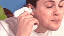 Ear Cleaner Brandon Reed Welsh GIF - Ear Cleaner Brandon Reed Welsh Corl GIFs