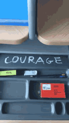 Courage Travail GIF - Courage Travail GIFs