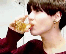 一気飲み Shinee Kpop GIF - Shinee Tea Drink GIFs
