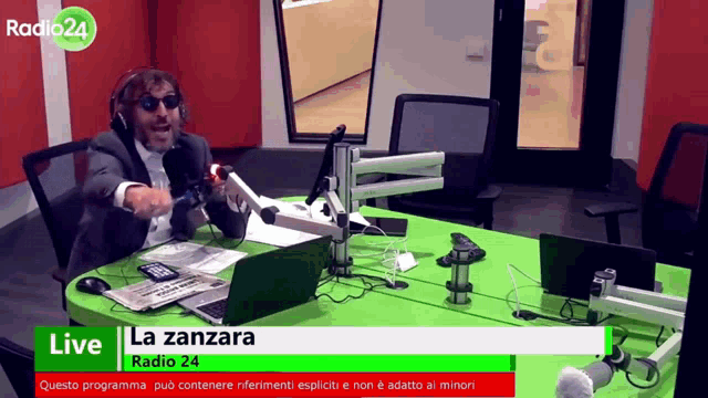 Cruciani Parenzo GIF Cruciani Parenzo Radio Discover Share GIFs