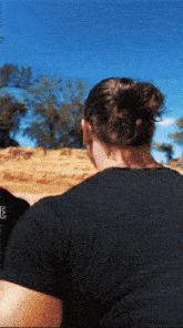 a person wearing a black shirt with the letter e on the back