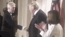 ハンドシェイク 握手 GIF - Handshake Trump GIFs