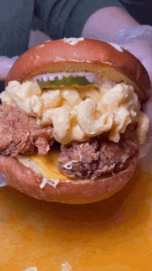 Chicken Sandwich Macaroni And Cheese GIF - Chicken Sandwich Macaroni And Cheese Mac N Cheese Chicken Sandwich GIFs