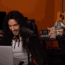 Laughing Anthony Vincent GIF - Laughing Anthony Vincent Ten Second Songs GIFs