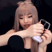 Tapping On The Phone Cover Tingting GIF - Tapping On The Phone Cover Tingting Tingting Asmr GIFs
