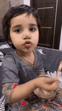 Amra Amra Akhtar GIF - Amra Amra Akhtar Amra Eating Icecream GIFs