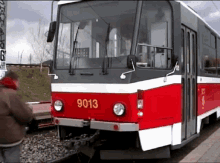 Hrou Terorovou Tram GIF - Hrou Terorovou Tram Trainsurfing GIFs