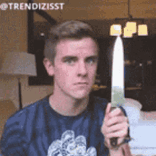 Sweet But Psycho Playing With Knives GIF - Sweet But Psycho Playing With Knives I Will Find You GIFs