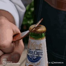 Santa Cruz1906 Destapar GIF - Santa Cruz1906 Destapar Beer GIFs