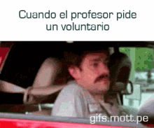 Cuando El Profesor Pide Un Voluntario GIF