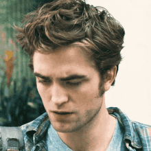 Robert Pattinson Smile GIF - Robert Pattinson Smile Looking GIFs