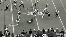 a football game between the green bay packers and the jaguars