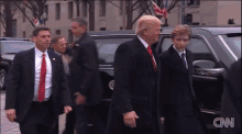 Trump Saludando Trump Caminando GIF - Trump Saludando Trump Caminando Trump Auto GIFs