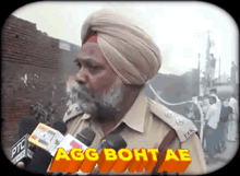a man wearing a turban is talking into a microphone with the words agg boht ae written above him