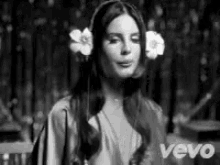 Lana Del Rey Dancing GIF - Lana Del Rey Music To Watch Boys To GIFs