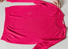 Kondo 近藤 麻理恵 GIF - Kondo Method How To Fold Sweater Organize GIFs