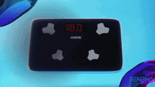 a renpho scale displays a weight of 118.0 kilograms