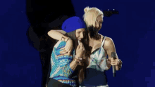 Hug Gwen Stefani GIF - Hug Gwen Stefani No Doubt GIFs