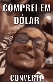 a man wearing glasses is smiling in front of a sign that says comprei em dolar converti .