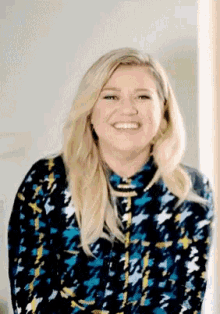 Kelly Clarkson Smiling GIF - Kelly Clarkson Smiling Hello GIFs