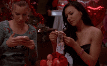 Brittana Reading GIF - Brittana Reading Glee GIFs