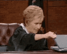 Peow7 Judge Judy GIF - Peow7 Judge Judy Laptop GIFs