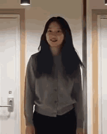 Loona Gowon GIF - Loona Gowon Turning GIFs
