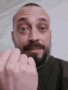 Rienàfoutre Middle Finger GIF - Rienàfoutre Middle Finger Wink GIFs
