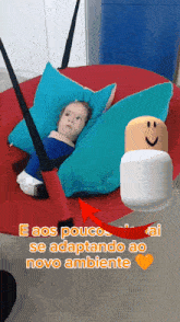 a baby is laying in a red chair with the words e aos poucos se adaptando ao novo ambiente written below it