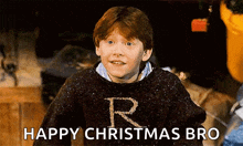 a young boy is wearing a sweater with the letter r on it