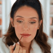 Applying Lipstick Shea Whitney GIF - Applying Lipstick Shea Whitney Putting On Make Up GIFs
