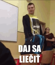 a man standing in a classroom with the words " daj sa liecit " on the top