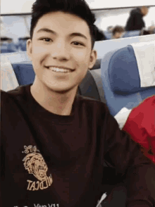 Darren Espanto Selfie GIF - Darren Espanto Selfie Smiling GIFs